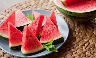 新平吃瓜事件,一场网络狂欢背后的真相与反思